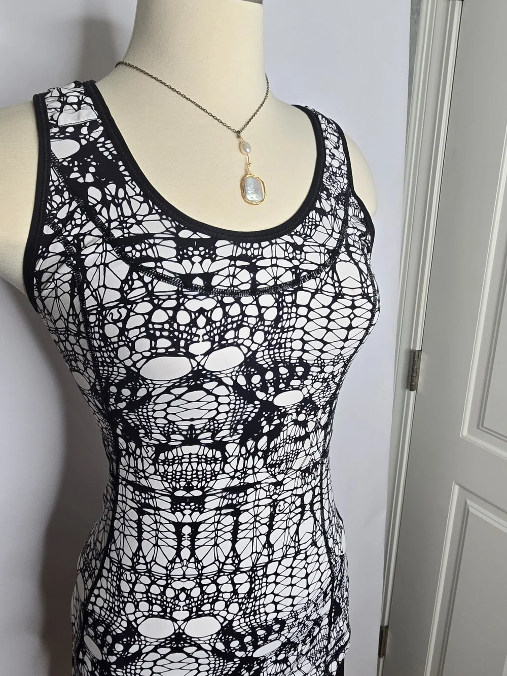 Vintage Lululemon  Black & White Abstract  Scoop Tank